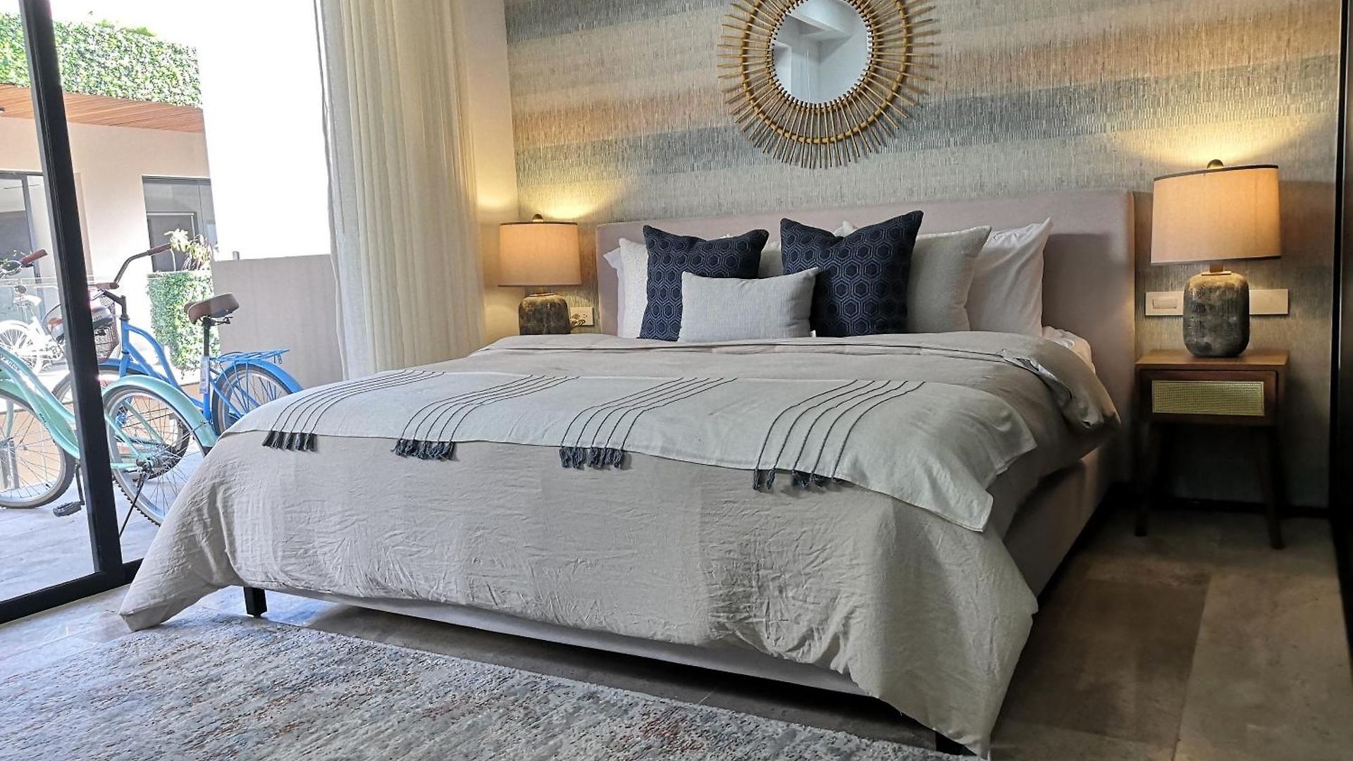 Menesse Luxury By Spot *