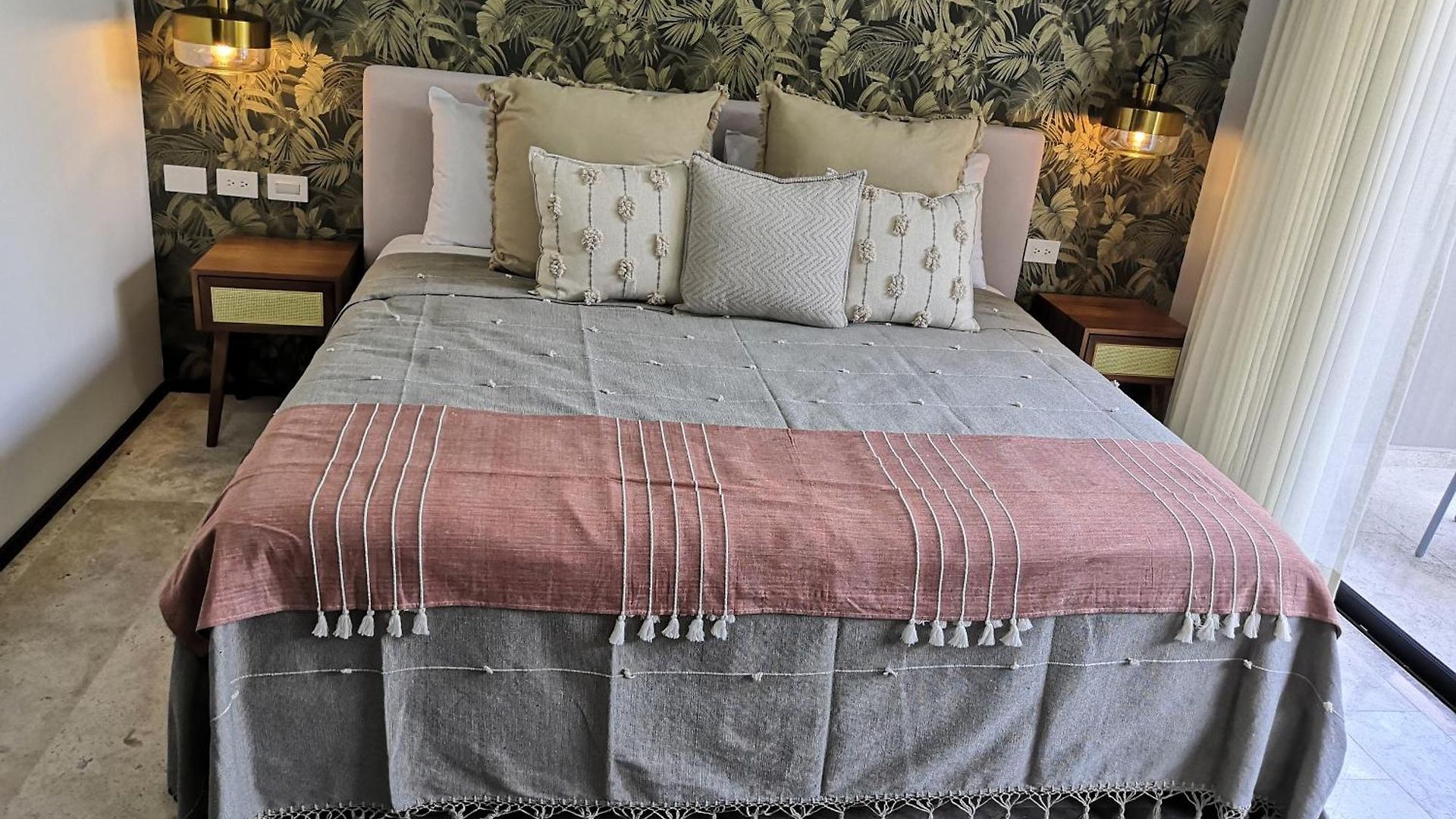 Menesse Luxury By Spot *