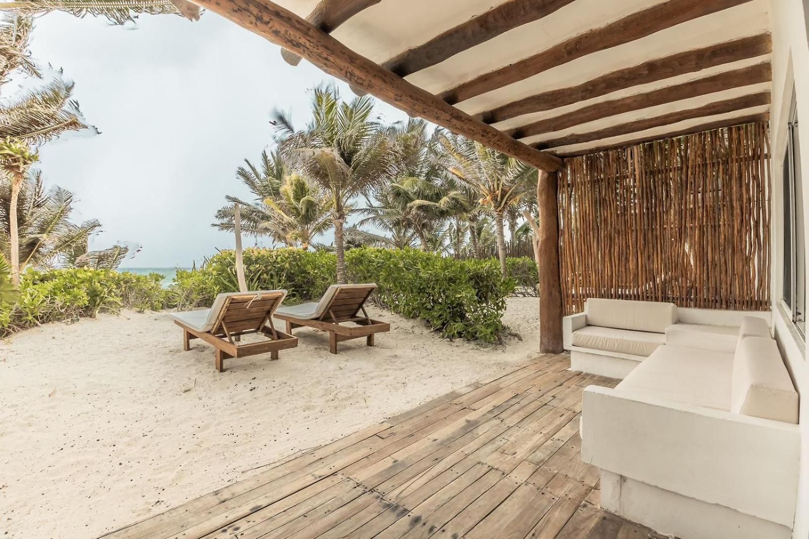 Niken Beachfront Hotel 4*