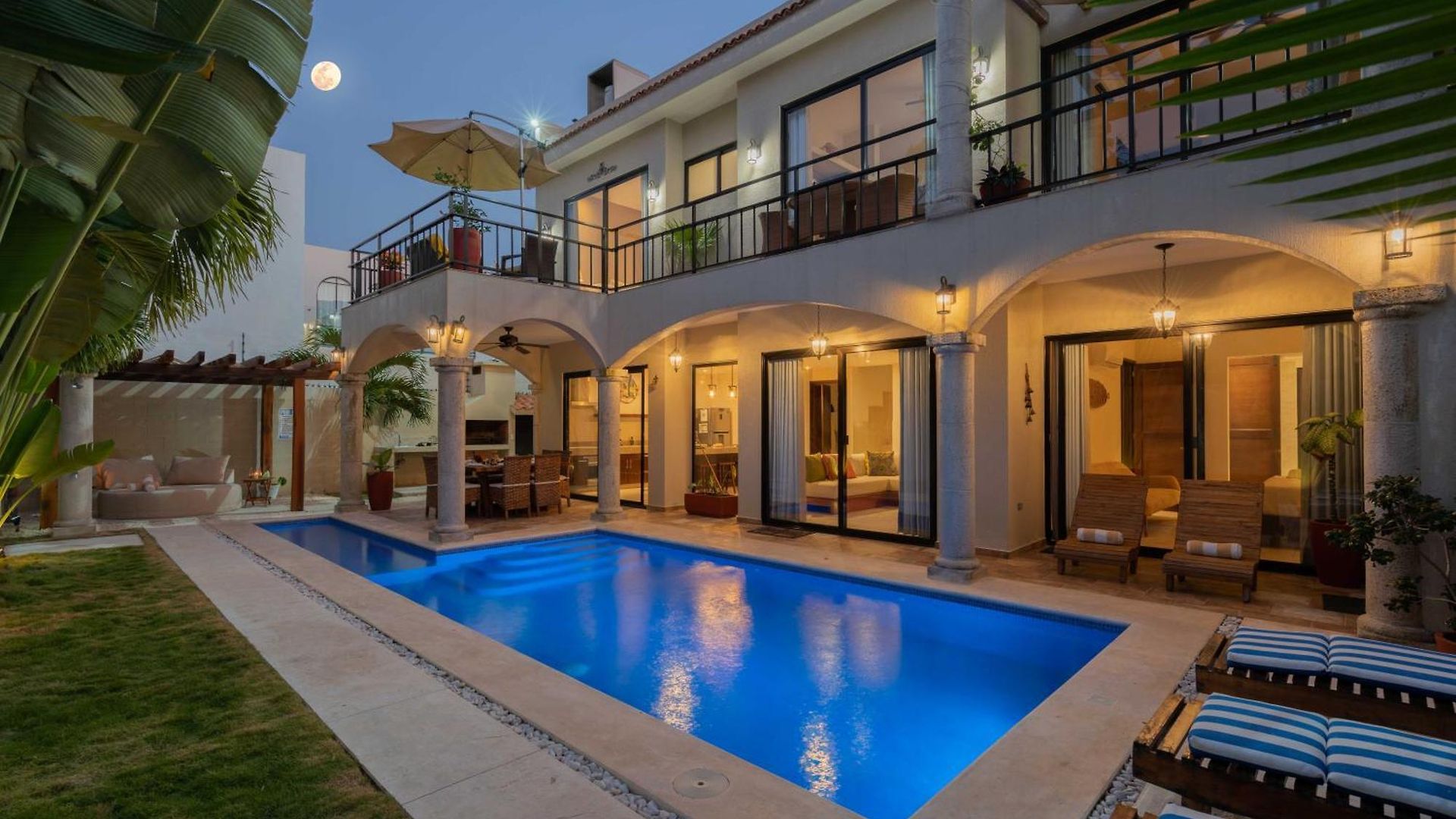 Stunning For 10-cabana-private Pool-parking