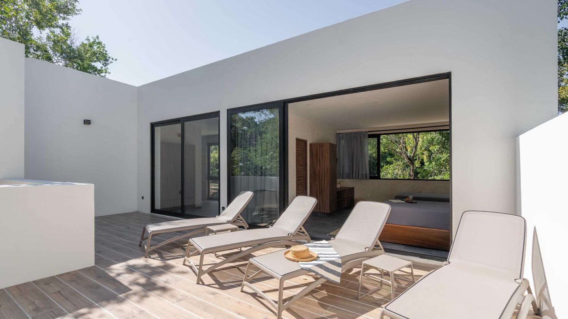 Twelve O'clock - Luxury Villa