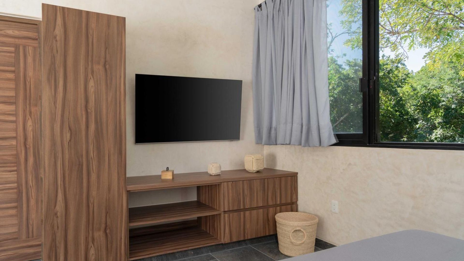 Twelve O'clock - Luxury Villa