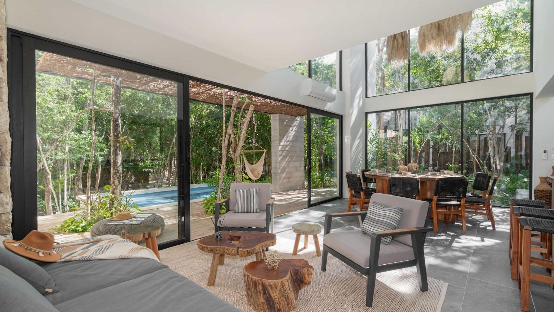 Twelve O'clock - Luxury Villa
