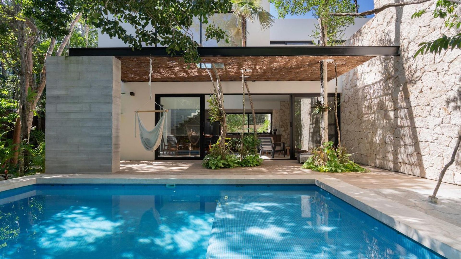 Twelve O'clock - Luxury Villa