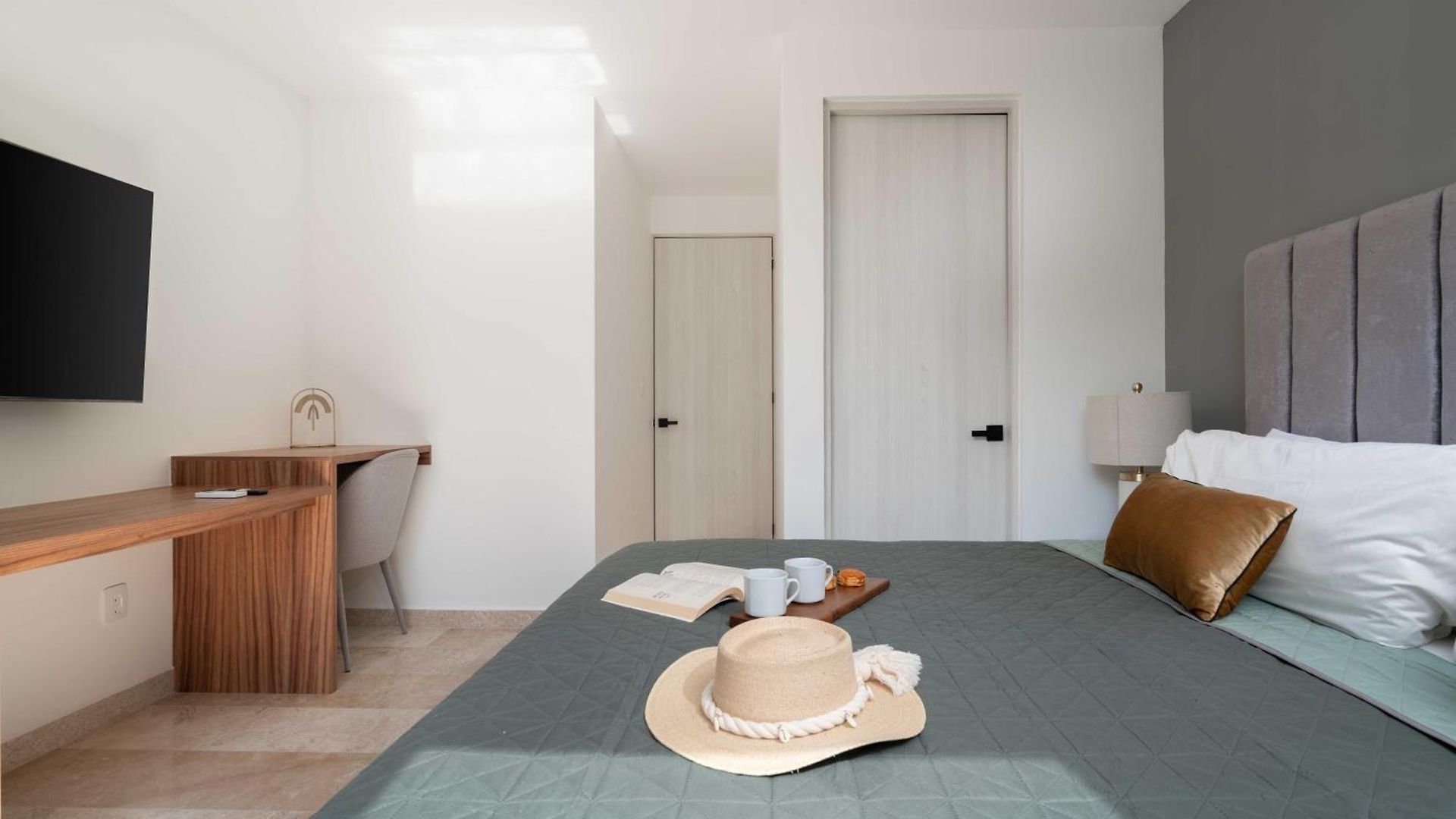 2bd With Rooftop Pool Near *