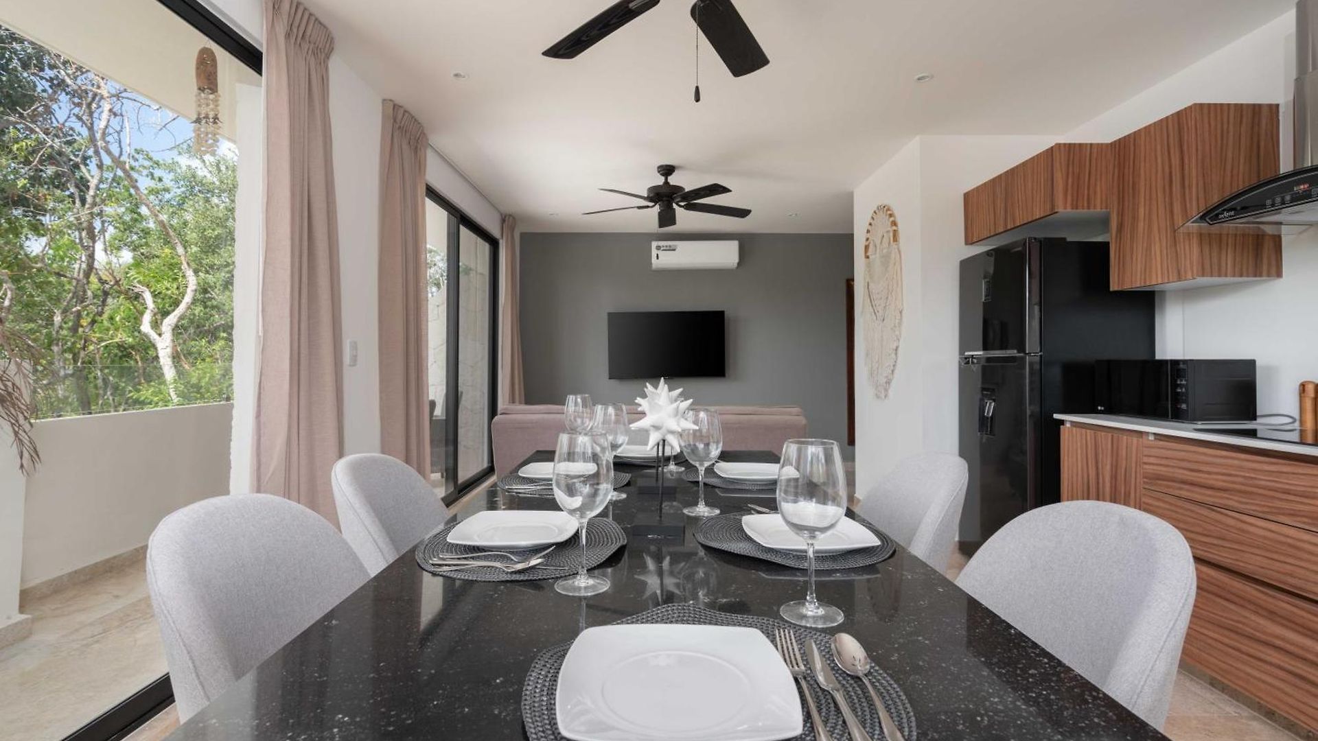 2bd With Rooftop Pool Near *