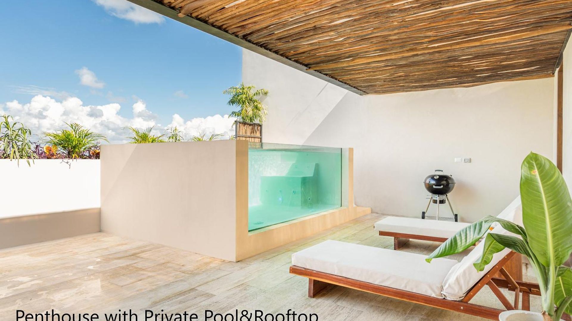 Penthouse Oasis: Rooftop Pool & Luxury Tulum