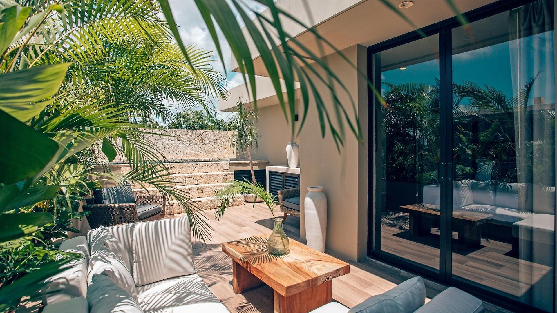 Luxurious Oasis Jacuzzi With Art Gallery And Pool Apartment *