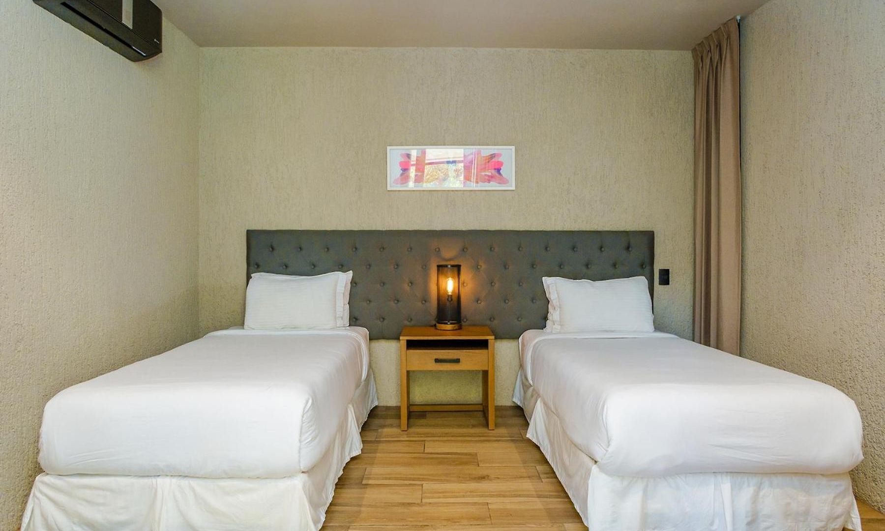 Apartment Luxurious Oasis Jacuzzi With Art Gallery And Pool