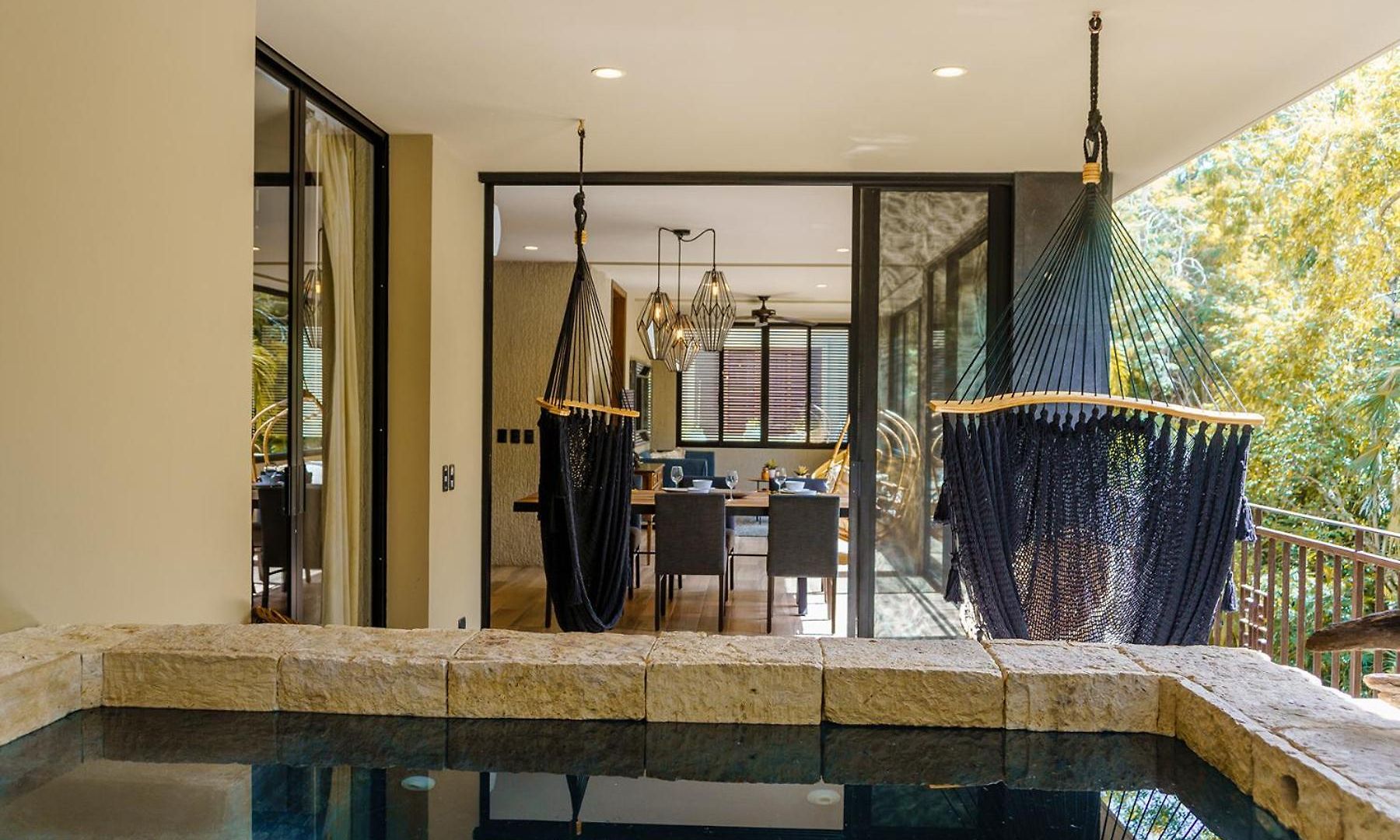 Apartment Luxurious Oasis Jacuzzi With Art Gallery And Pool