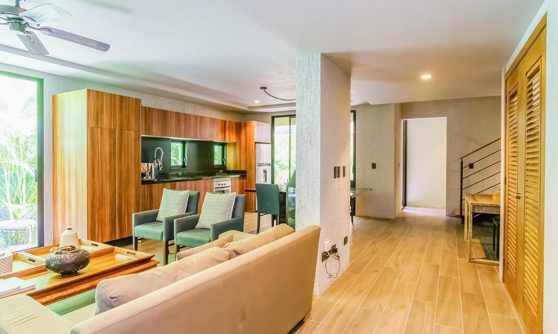 Luxurious Oasis Jacuzzi With Art Gallery And Pool Apartment *
