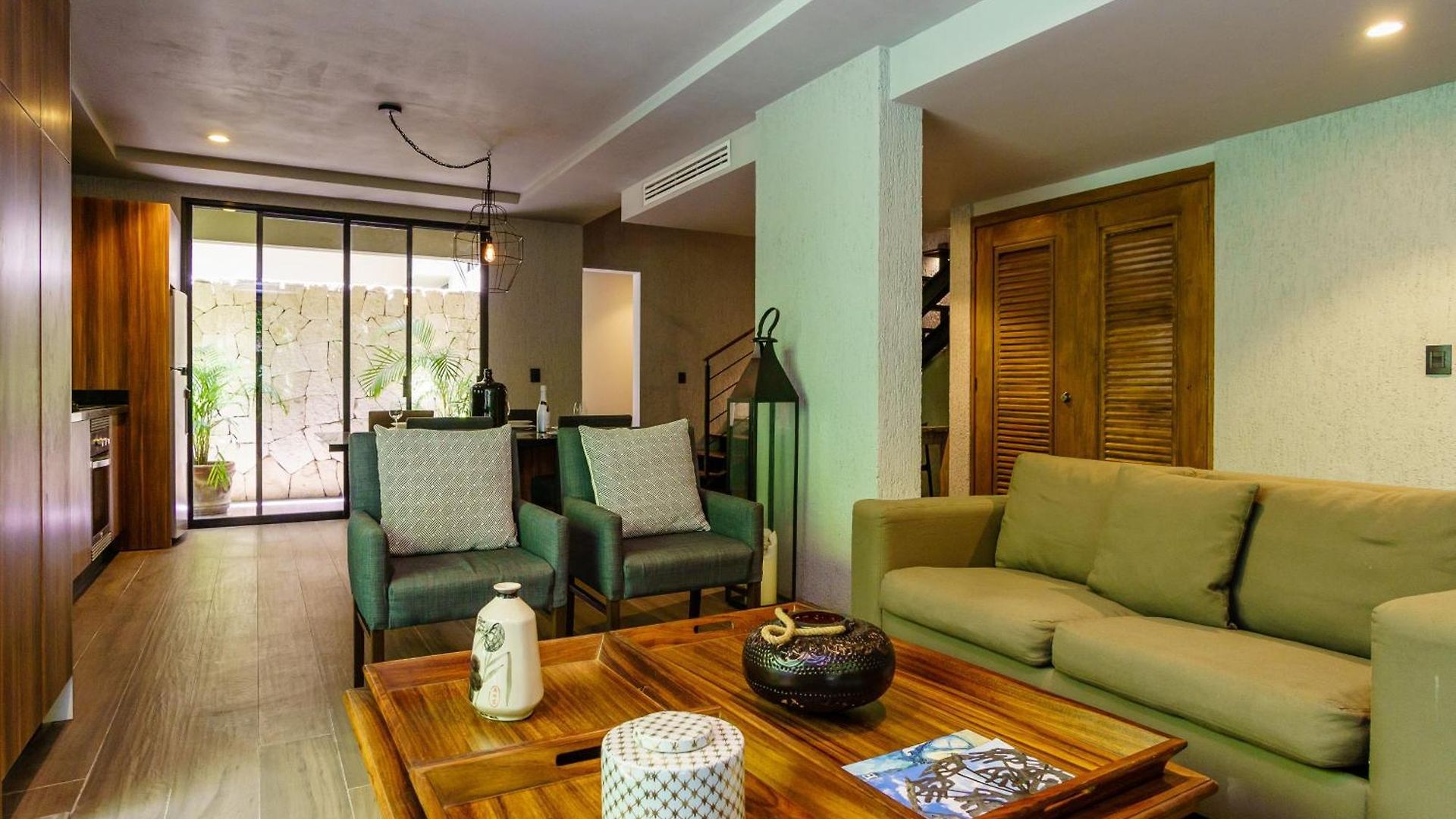 Apartment Luxurious Oasis Jacuzzi With Art Gallery And Pool
