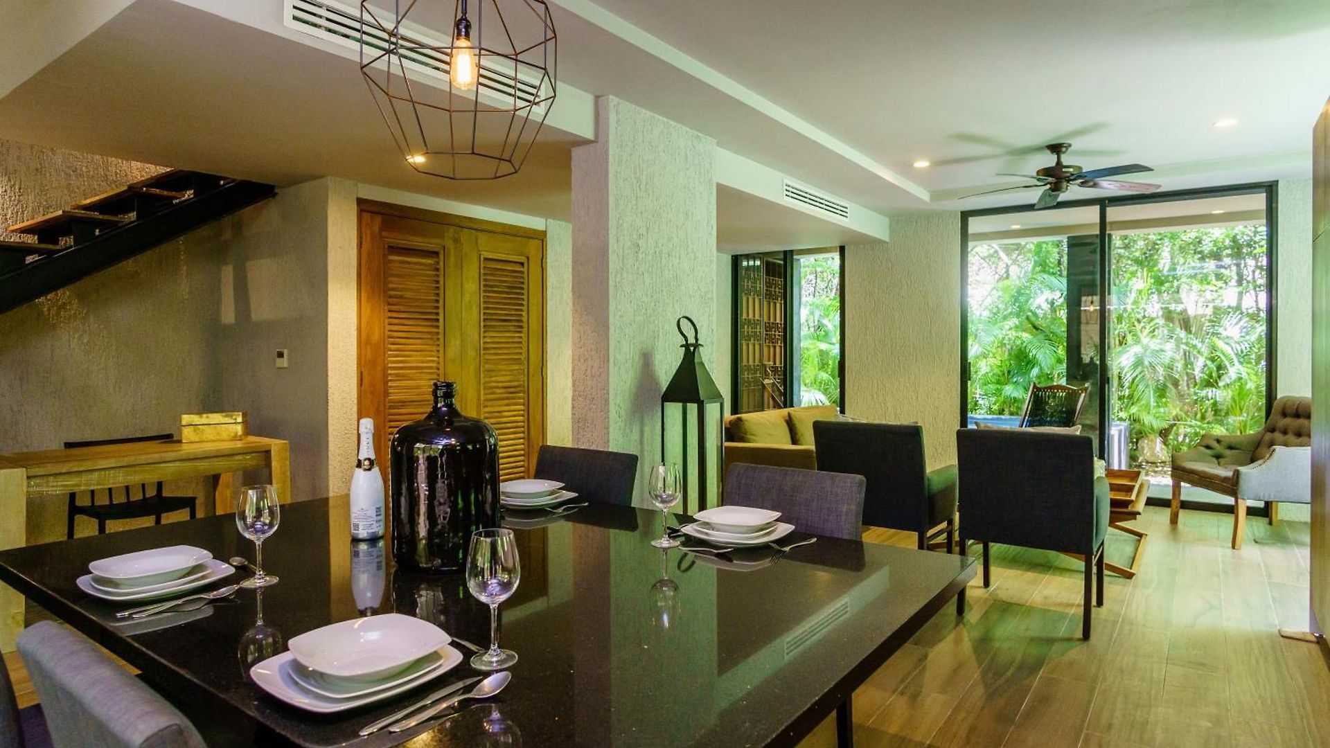 Apartment Luxurious Oasis Jacuzzi With Art Gallery And Pool