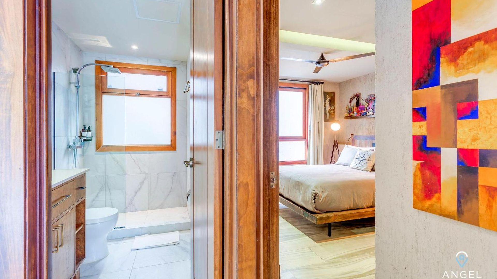 Luxurious Oasis Jacuzzi With Art Gallery And Pool Apartment