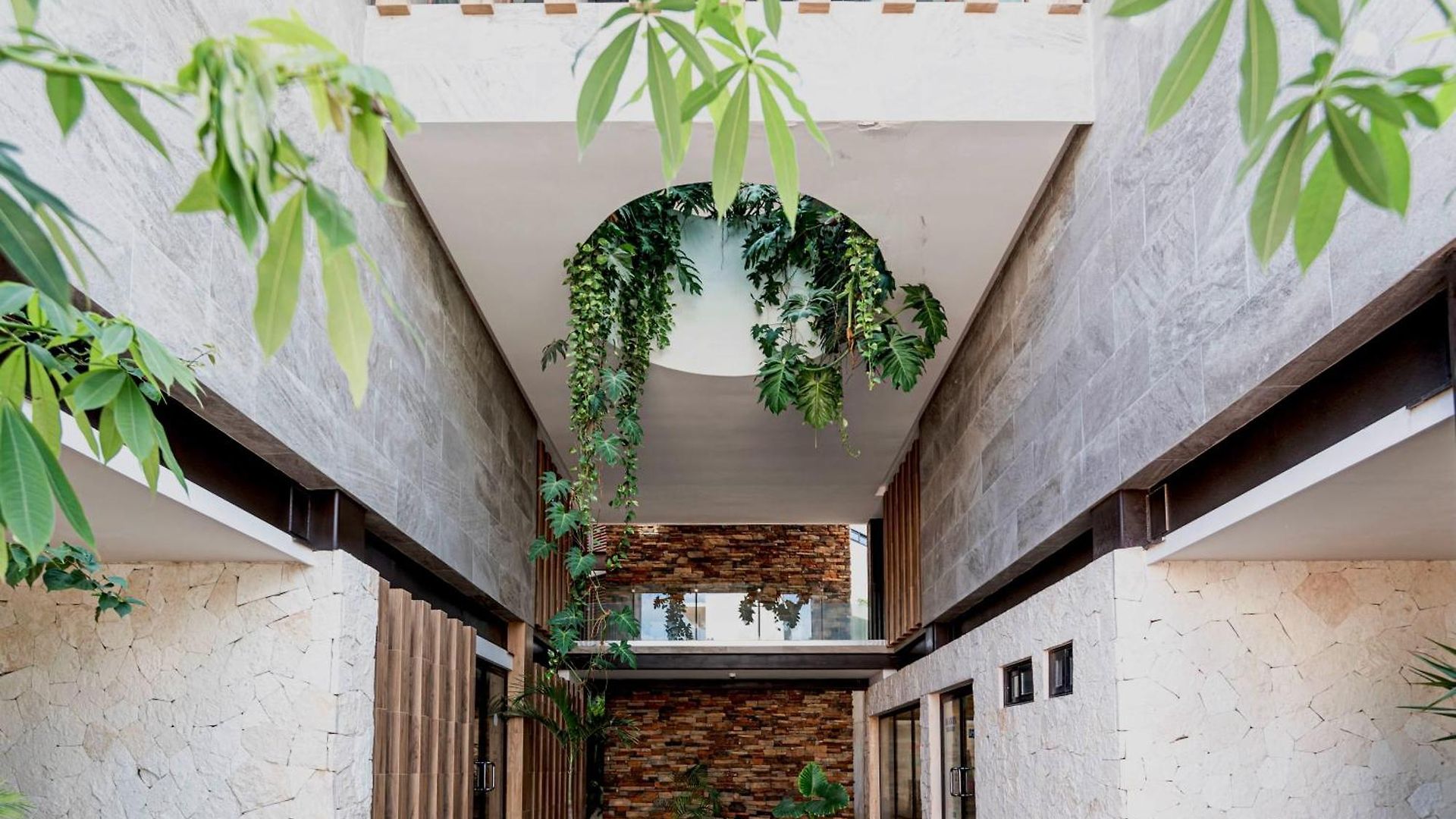 Cacao - With Exterior Plunge Pool Washer & Dryer