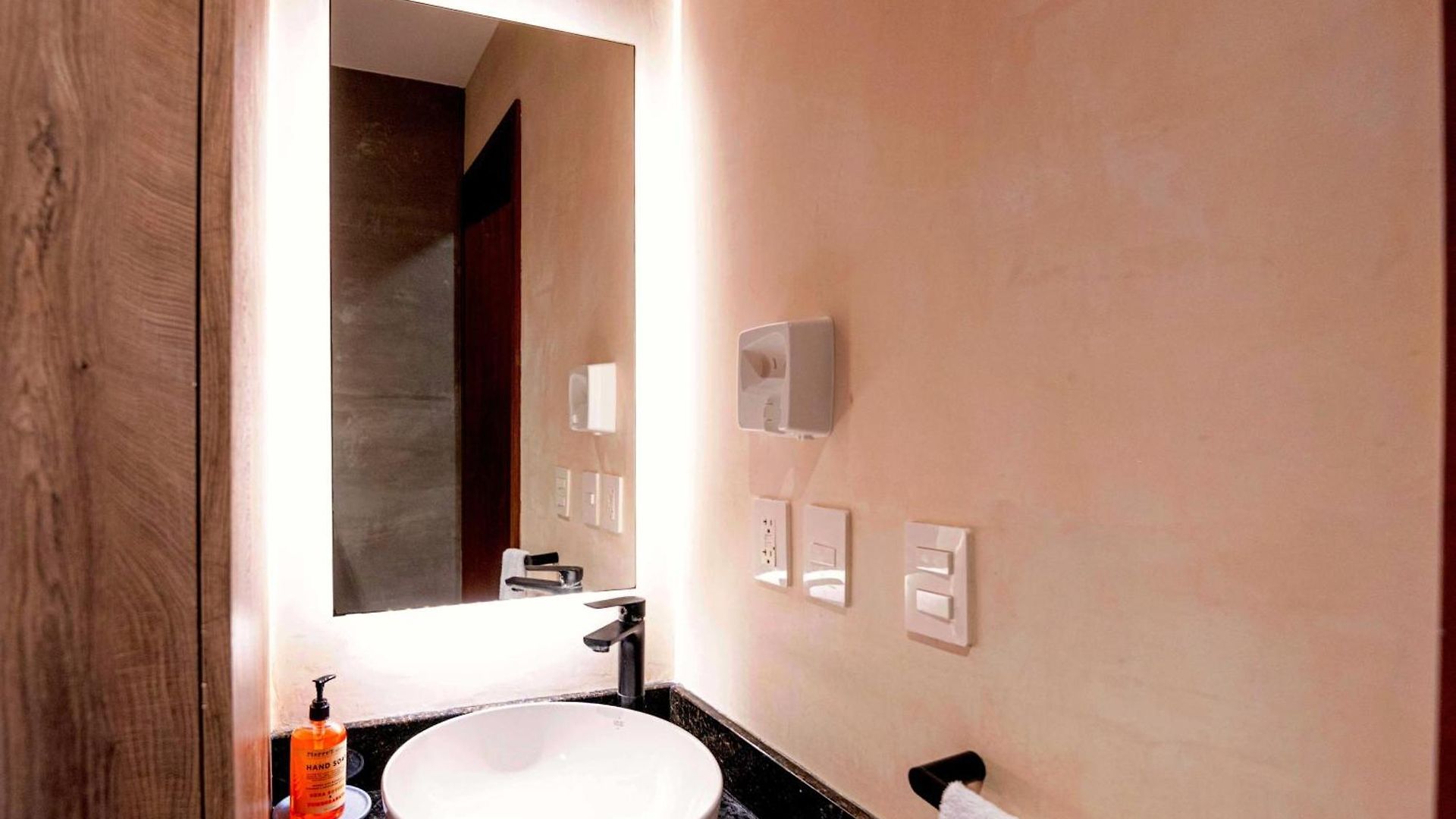 Cacao - With Exterior Plunge Pool Washer & Dryer *
