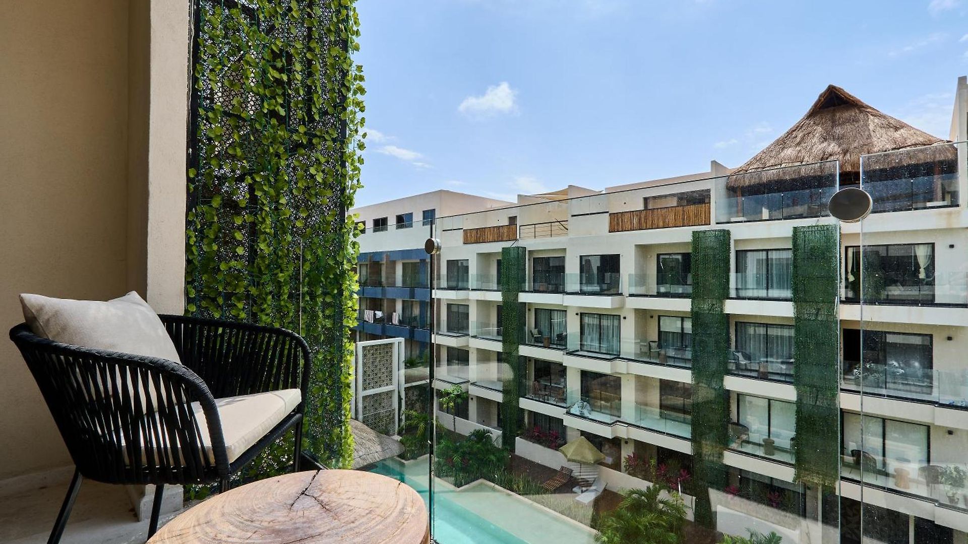 Bakal By Lockey Hotel 4*