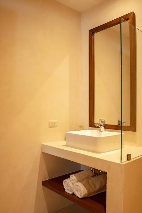 Boho-chic 1br With Private Terrace Apartment