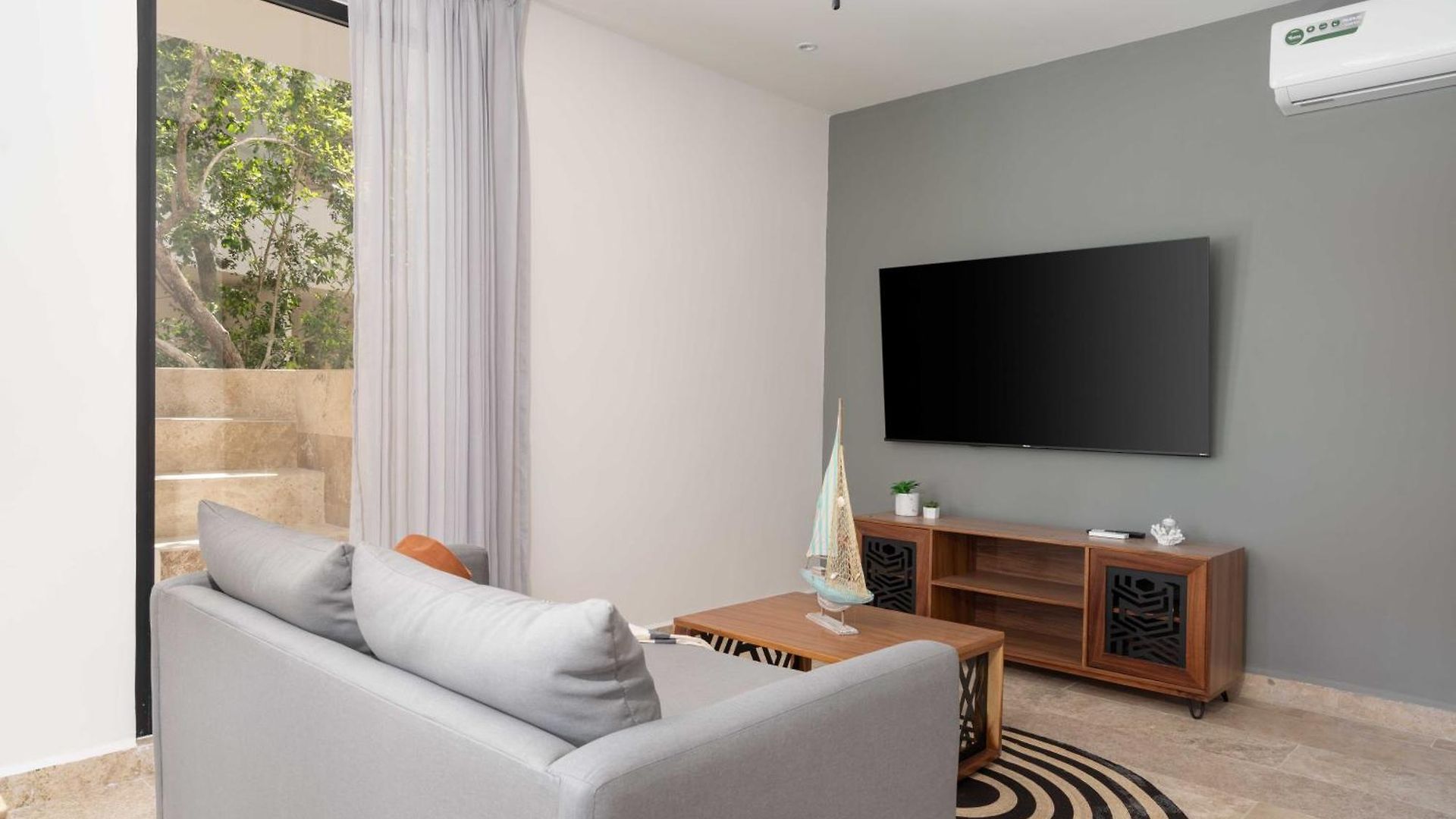 2 Bd With Private Plunge Pool And Terrace Holiday home