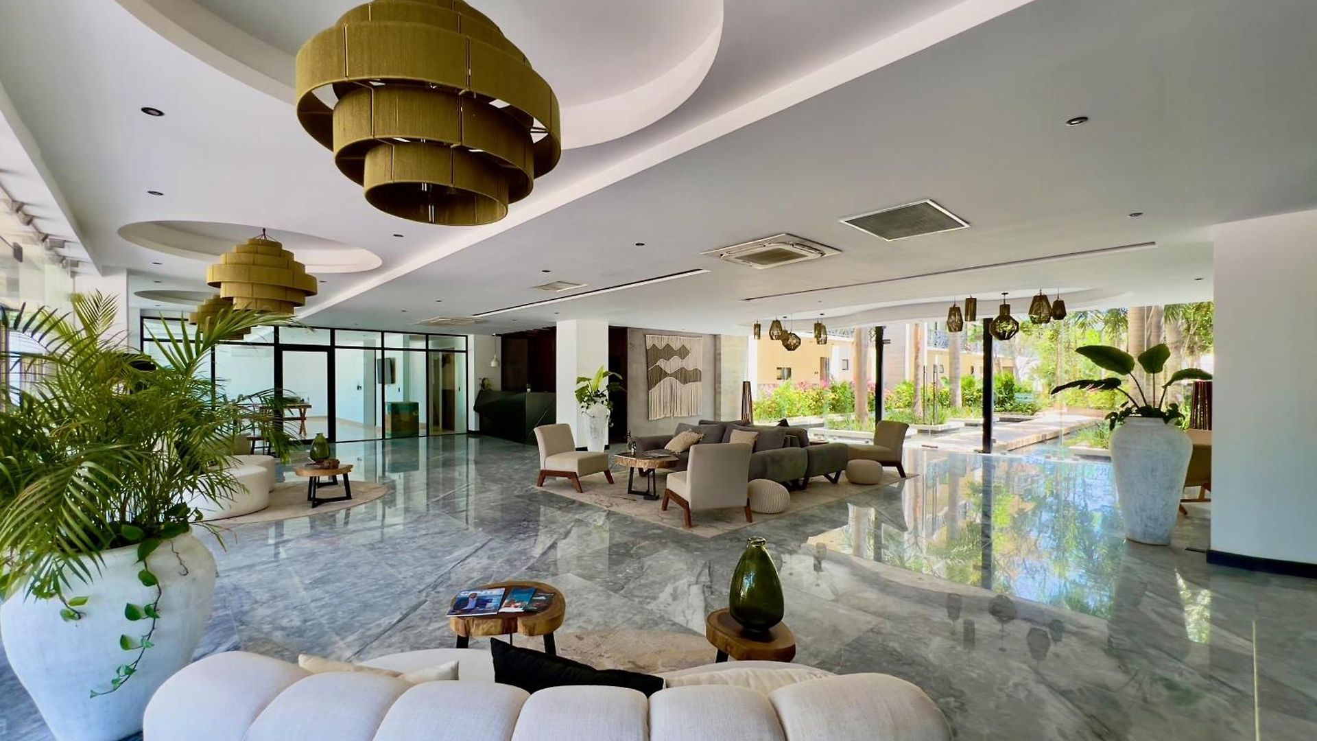 Unwind | Private Balcony & Rooftop Pools | Casago Holiday home *