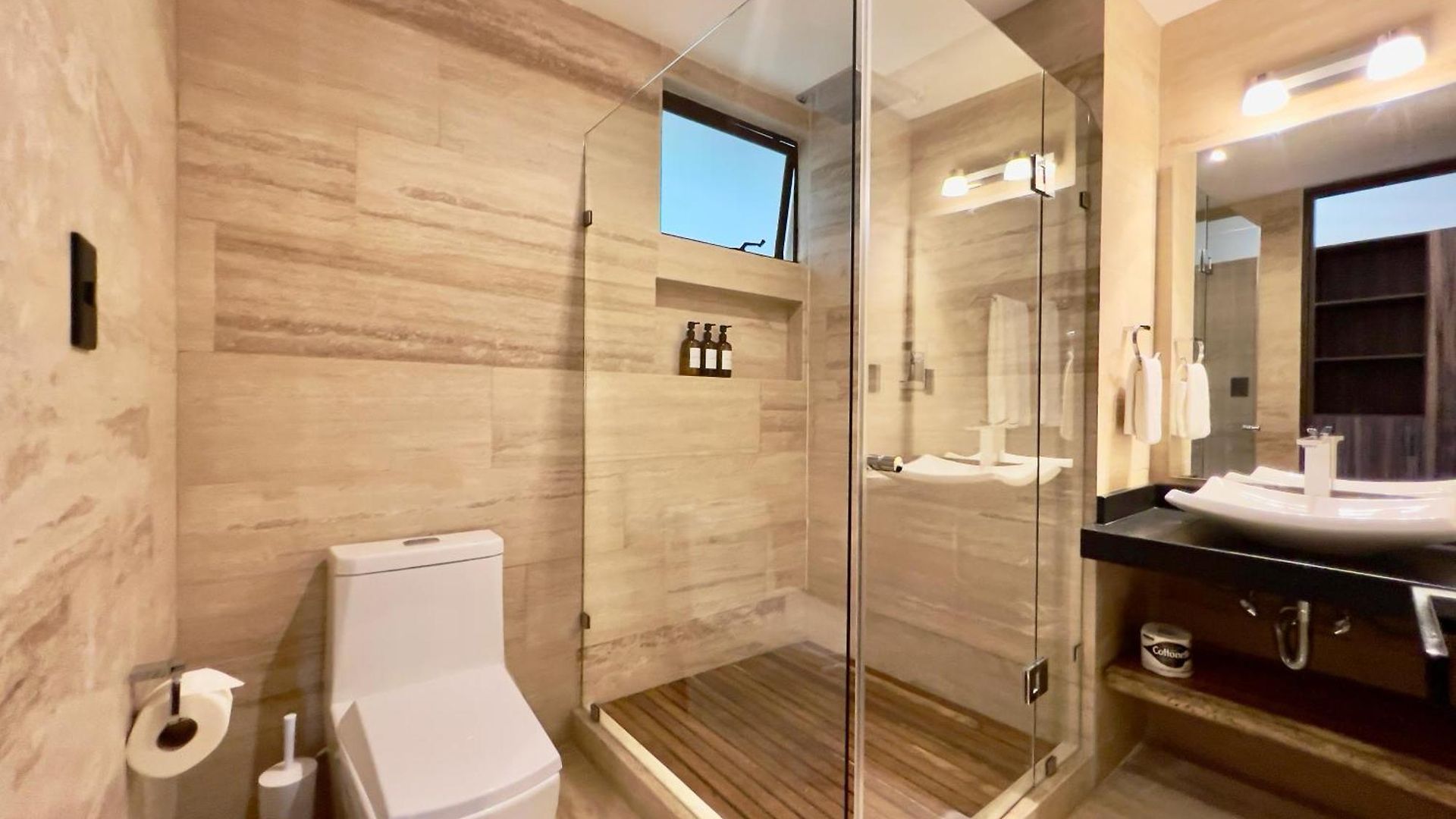 Unwind | Private Balcony & Rooftop Pools | Casago