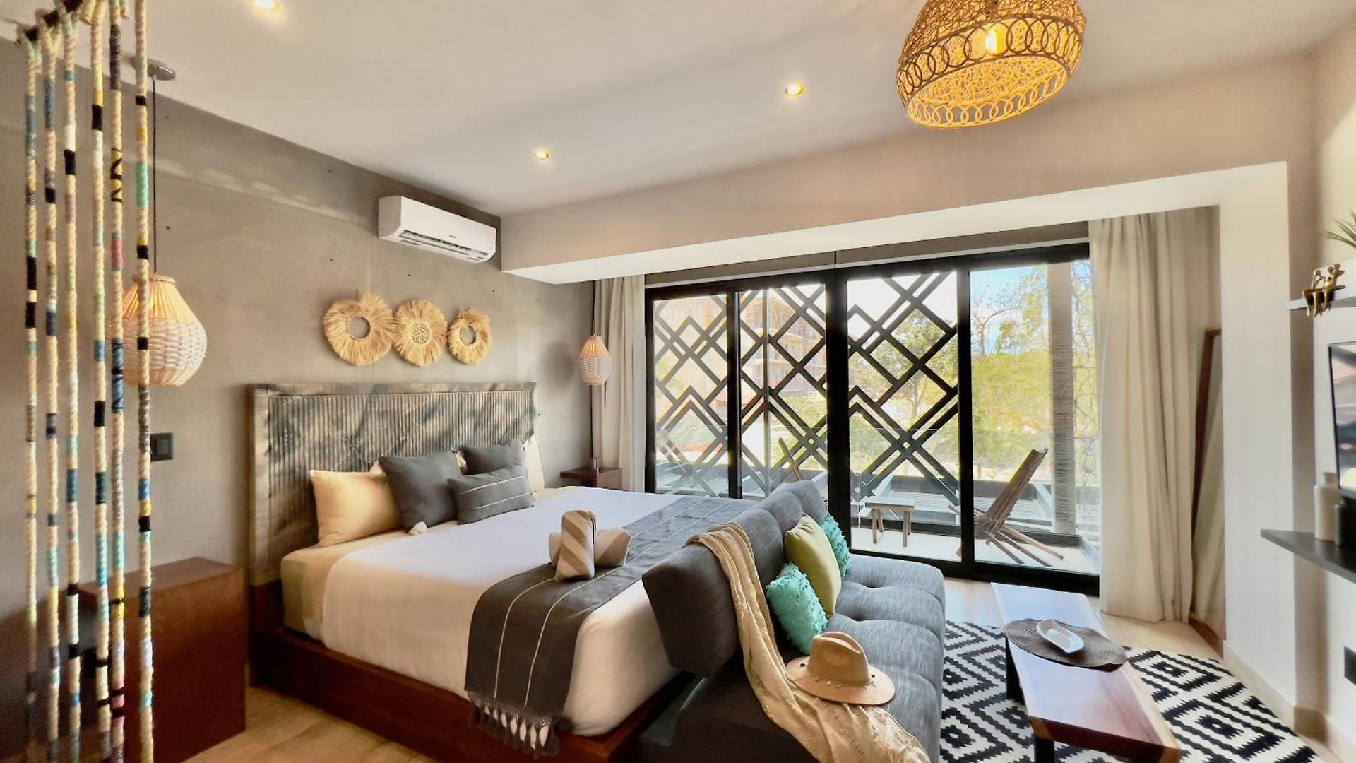 Unwind | Private Balcony & Rooftop Pools | Casago Holiday home *