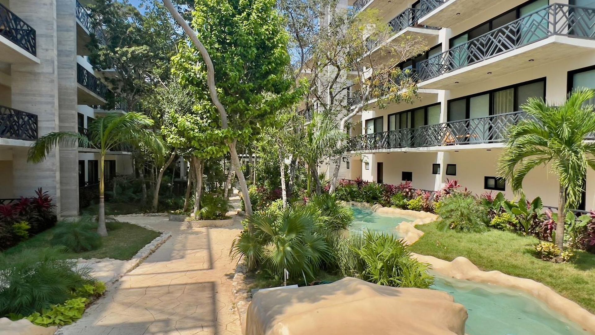 Holiday home Unwind | Private Balcony & Rooftop Pools | Casago