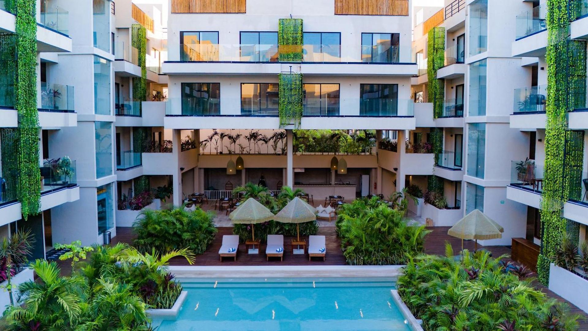 Bakal By Lockey Hotel 4*