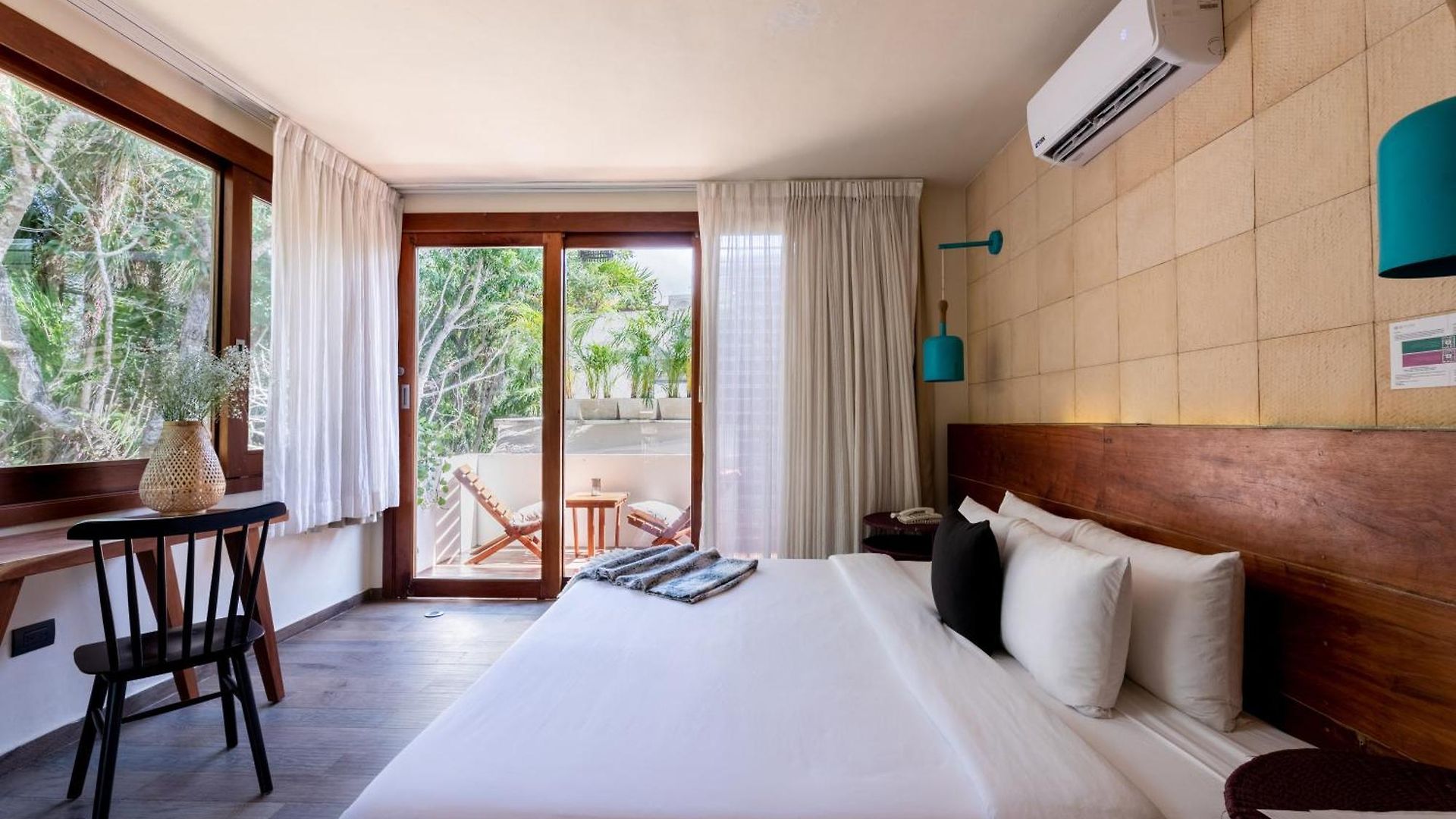 Mi By La Zebra, An Slh (adults Only) 5*