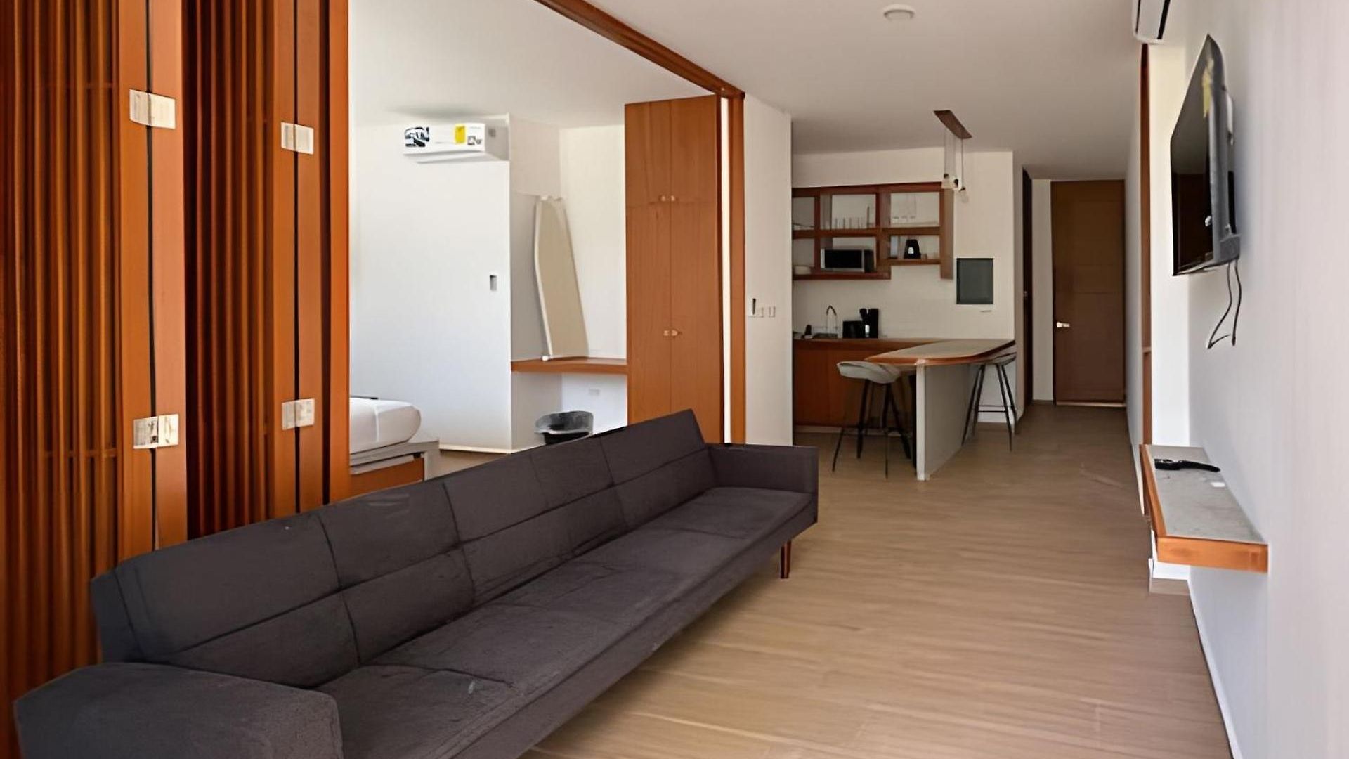 Sak Apartment *