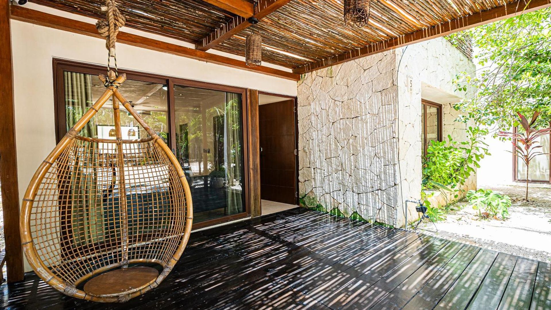 Villa Jungle - Chakra Artbat *