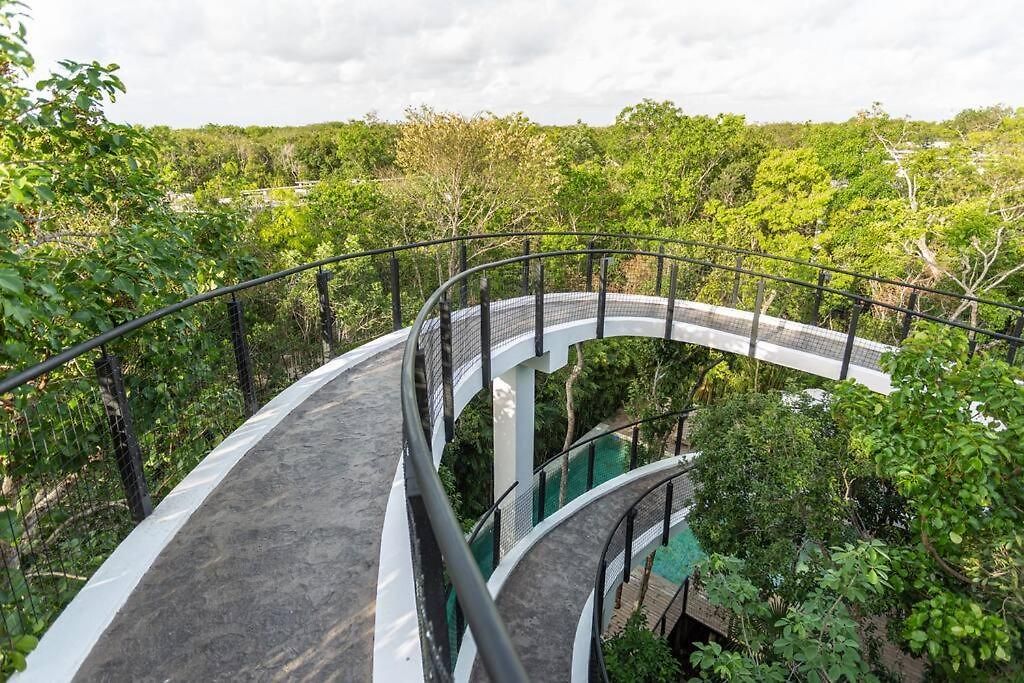 Сasa de vacaciones Chic Townhouse With Private Pool And Rooftop View