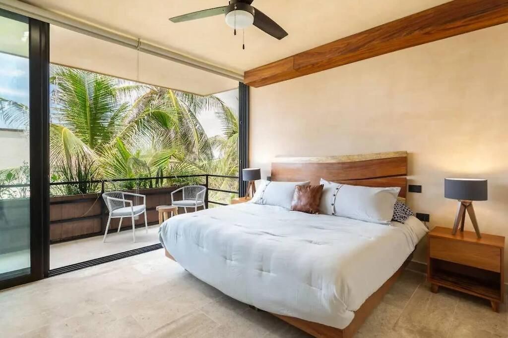 Luxury Beachfront Penthouse With Private Pool Apartment
