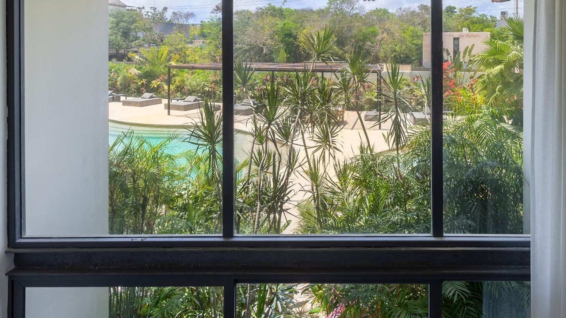 Mistiq Gardens Apartment *