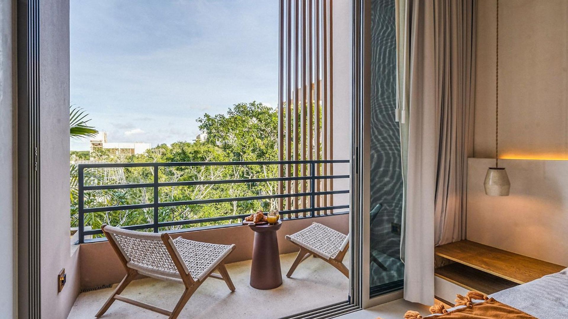 Fast Wi-fi 1br In With Pool, Restaurant, Gym Apartment *