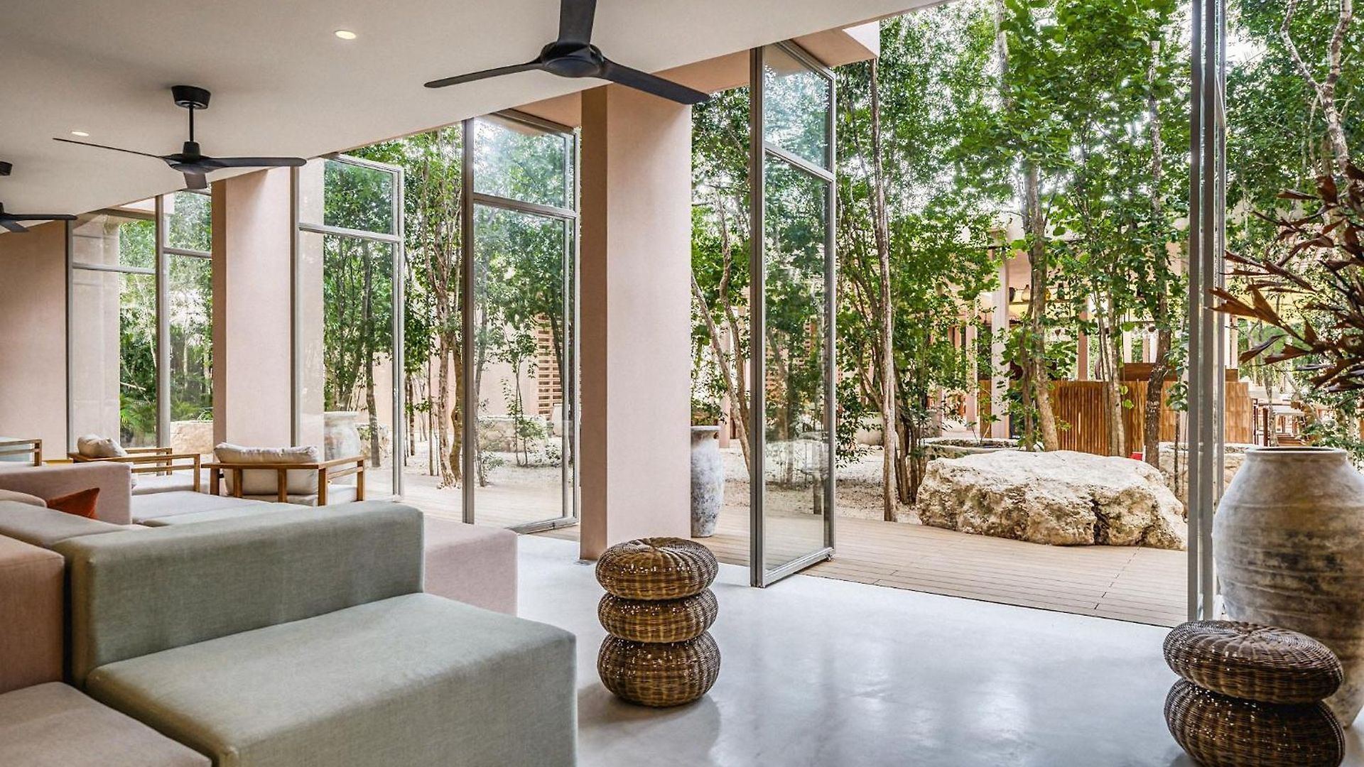 Fast Wi-fi 1br In With Pool, Restaurant, Gym Apartment