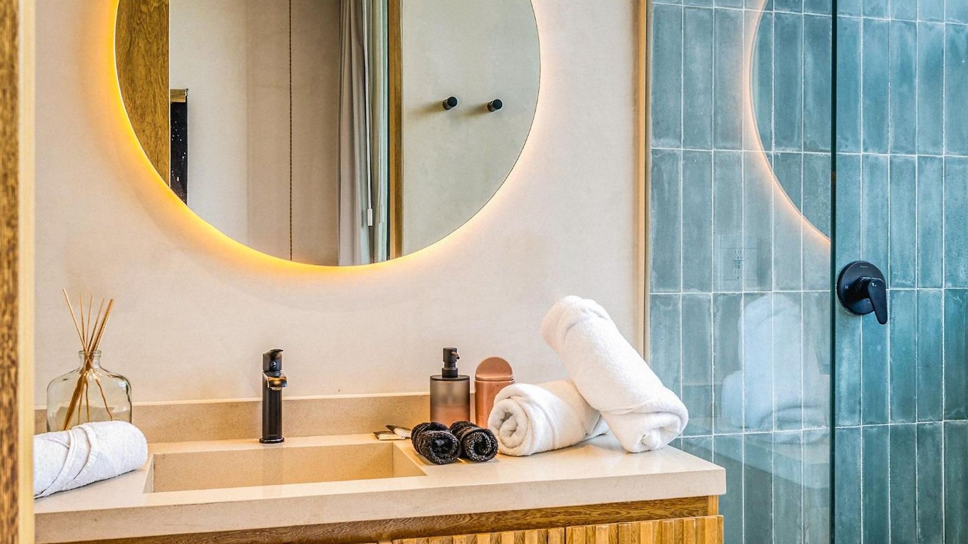 Fast Wi-fi 1br In With Pool, Restaurant, Gym Apartment