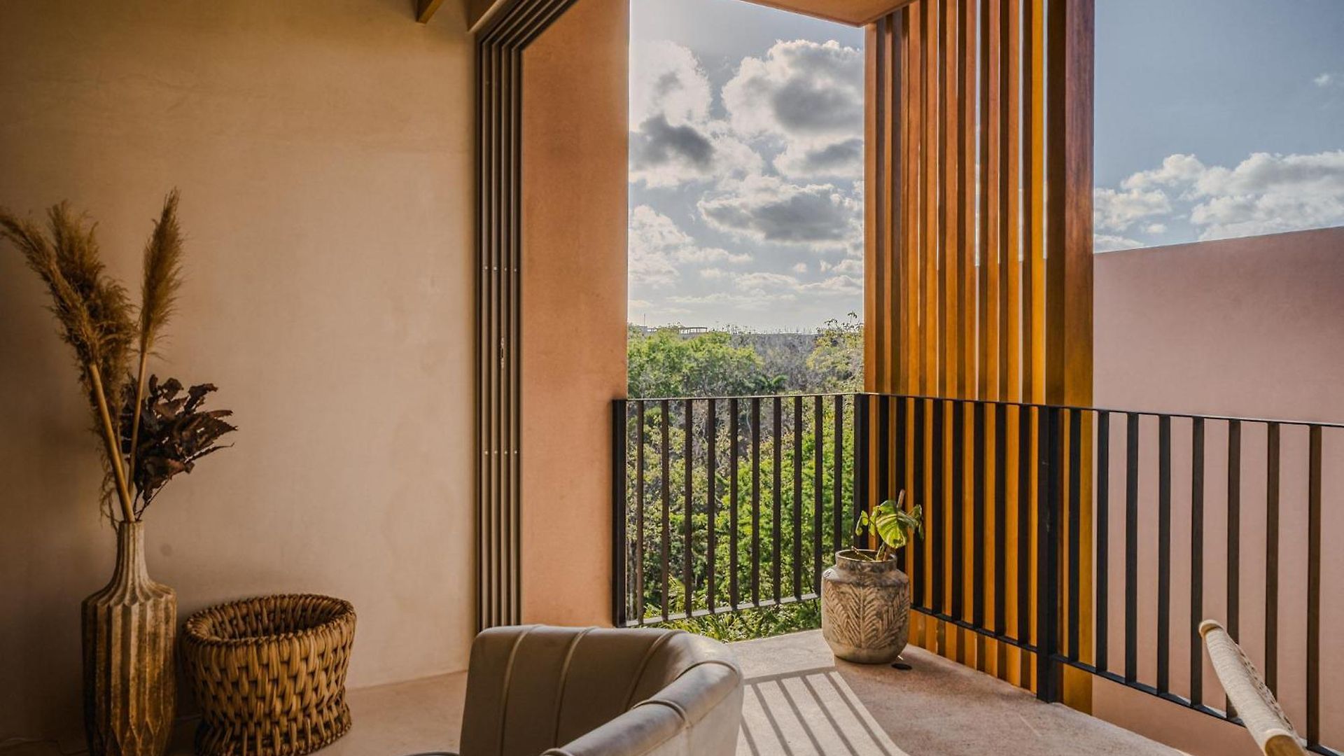 Heavenly 3br Ph W Private Pool, Gym, Yoga Class Apartment *