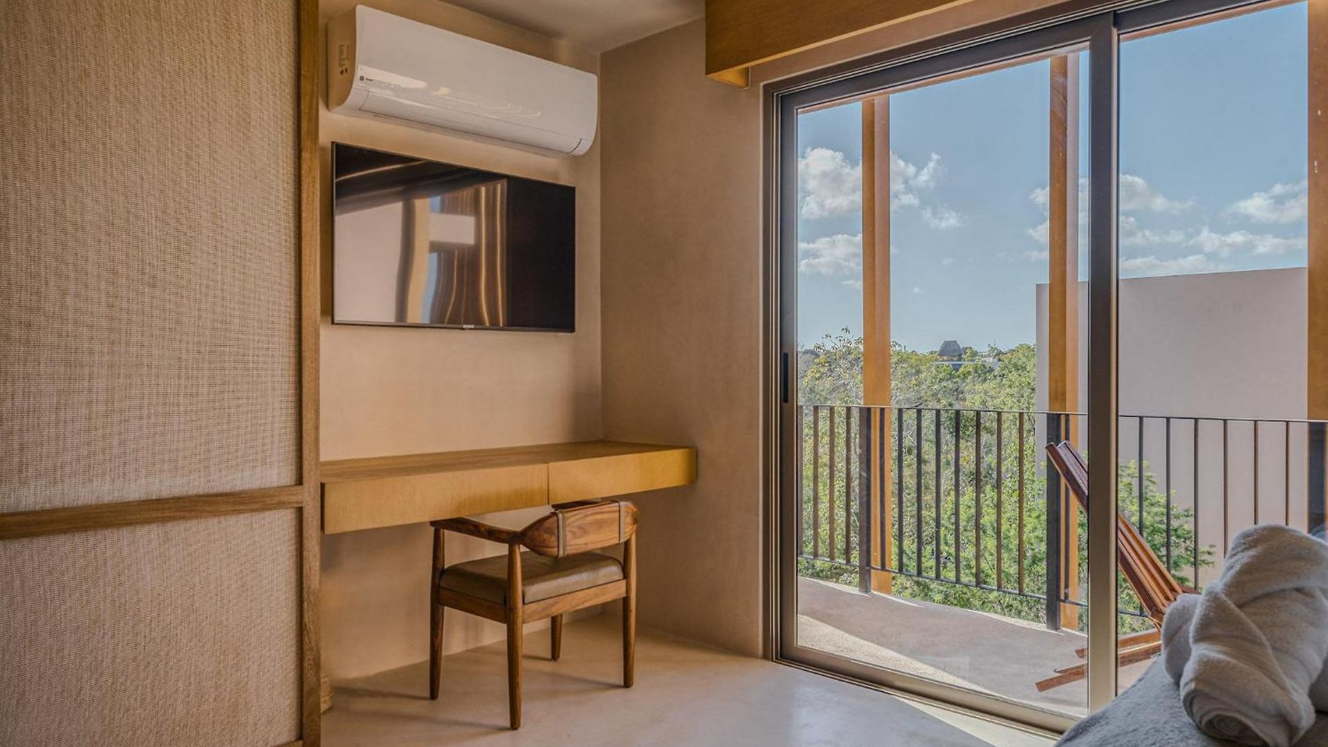 Heavenly 3br Ph W Private Pool, Gym, Yoga Class Apartment *