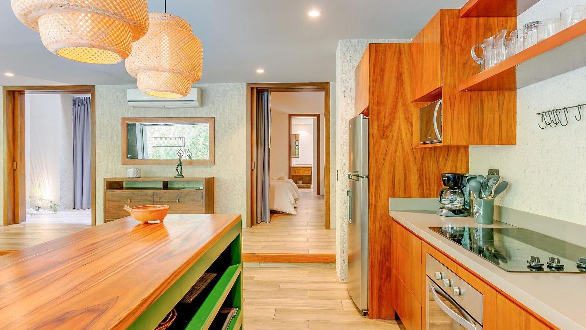Luxurious Oasis Jacuzzi With Art Gallery And Pool Apartment *