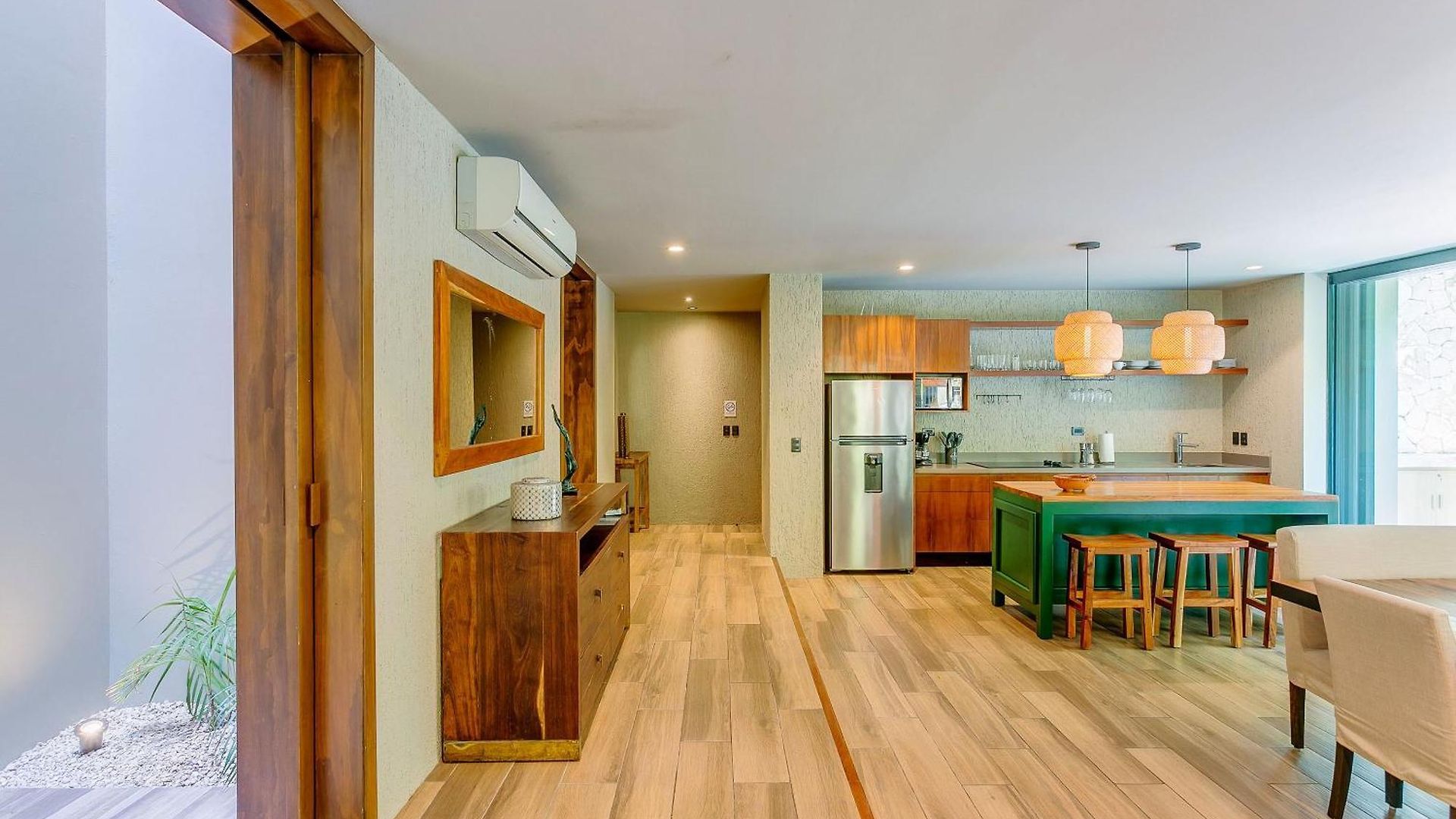Apartment Luxurious Oasis Jacuzzi With Art Gallery And Pool *