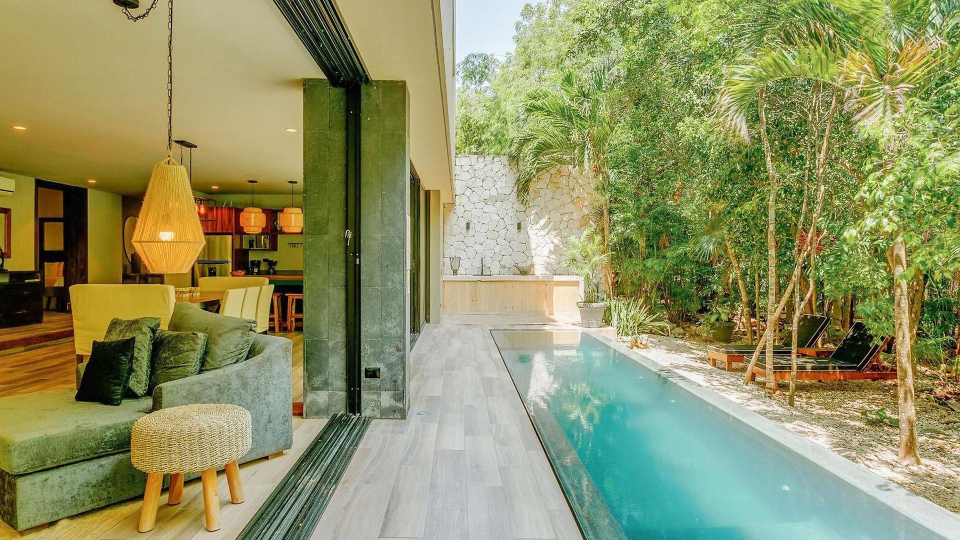 Apartment Luxurious Oasis Jacuzzi With Art Gallery And Pool