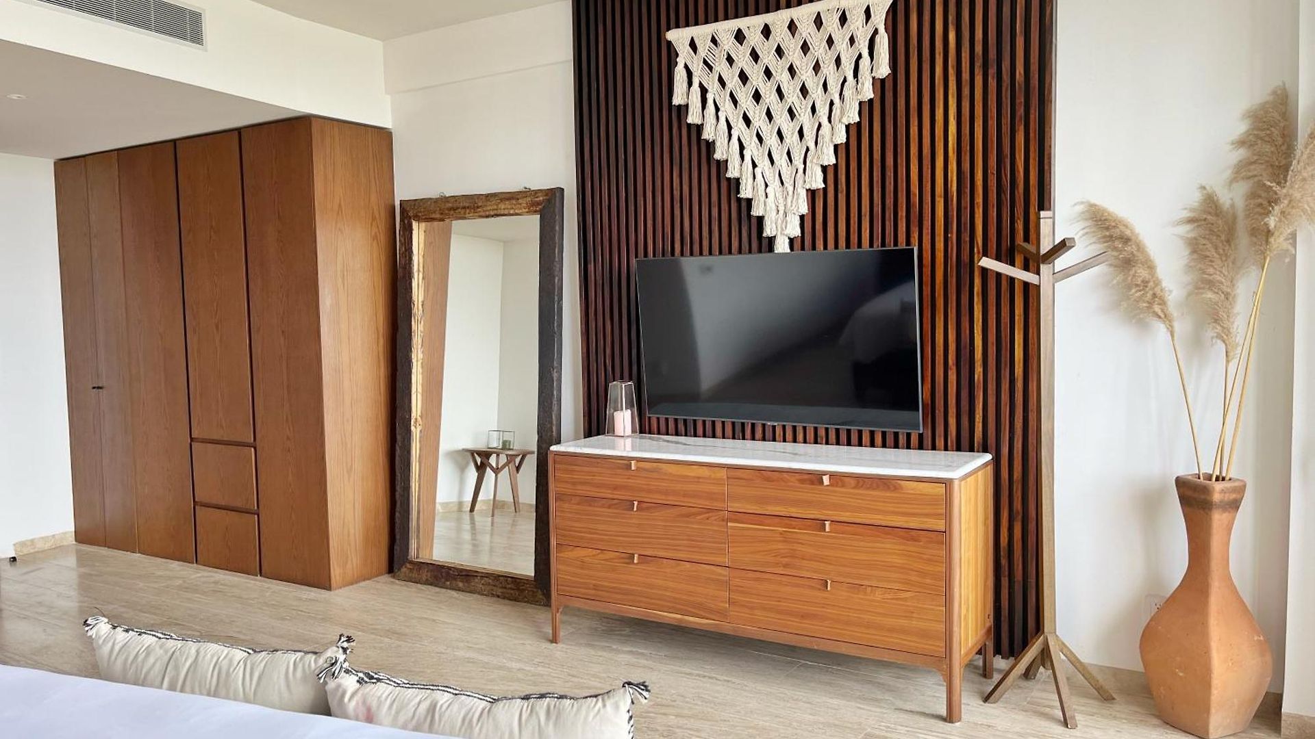 Mistiq Gardens Apartment *