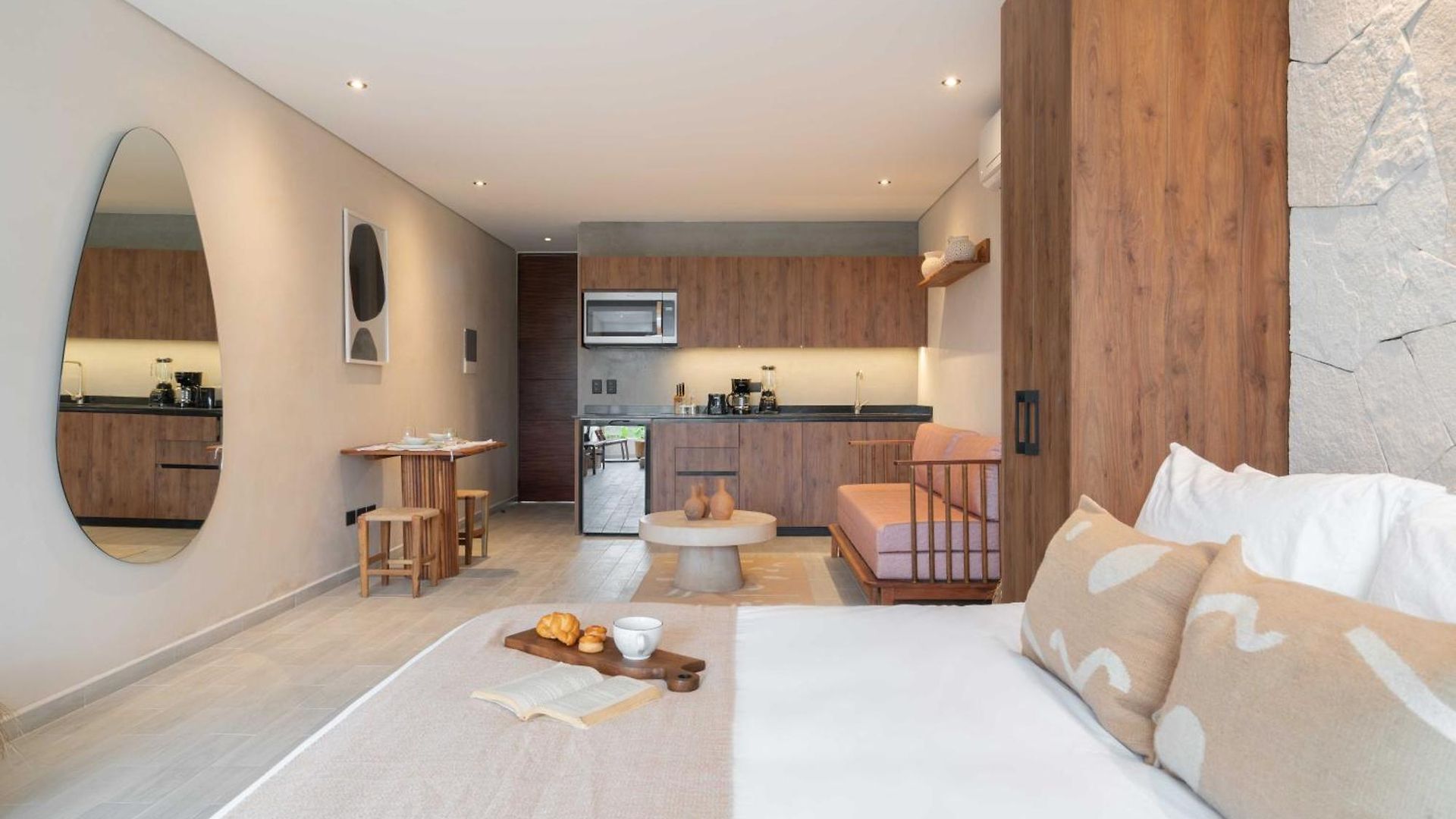 Jade Hotel