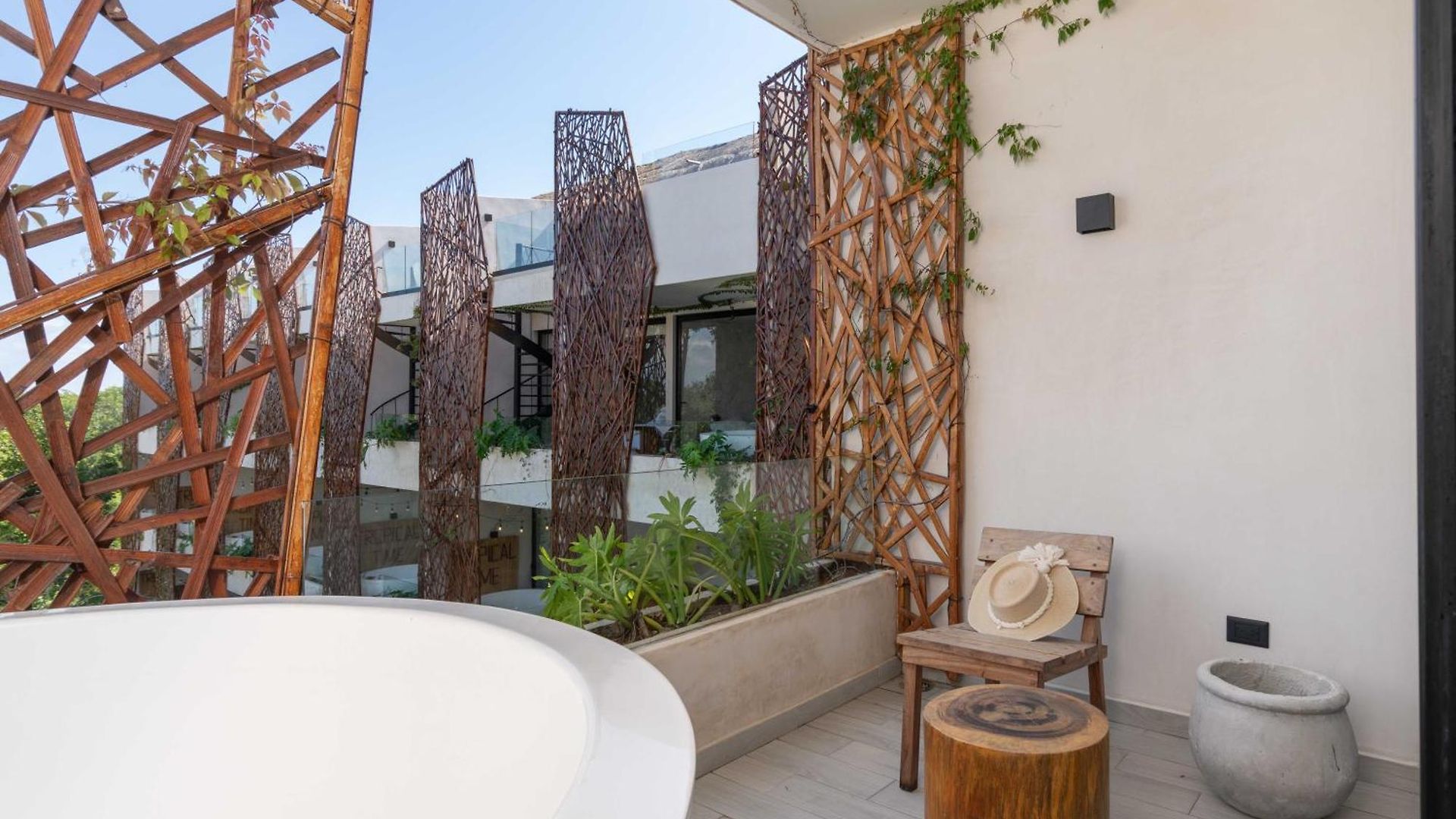 Hotel Jade