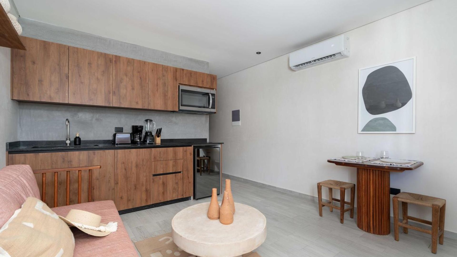Jade Hotel *