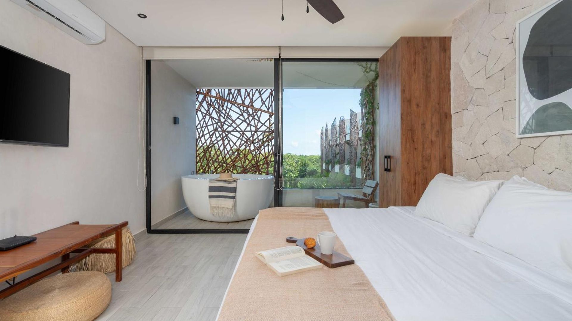 Jade Hotel