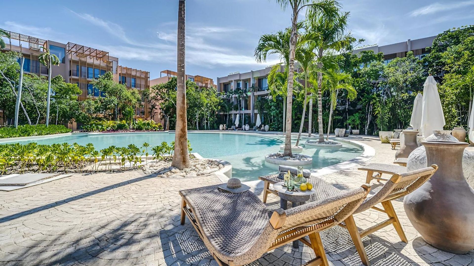 Heavenly 3br Ph W Private Pool, Gym, Yoga Class Apartment