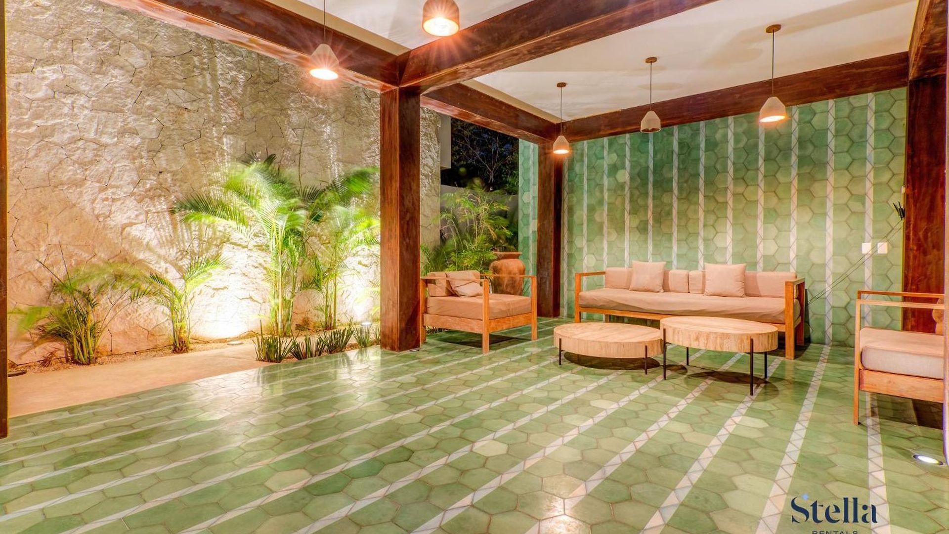 Private Rooftop 1br With Stunning Common Areas *