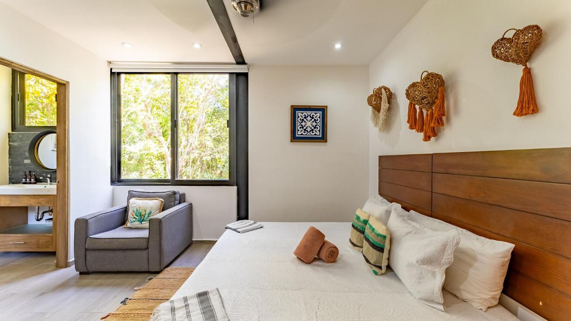 Casa & Chiit - 2 Homes With Different Shared Amenities